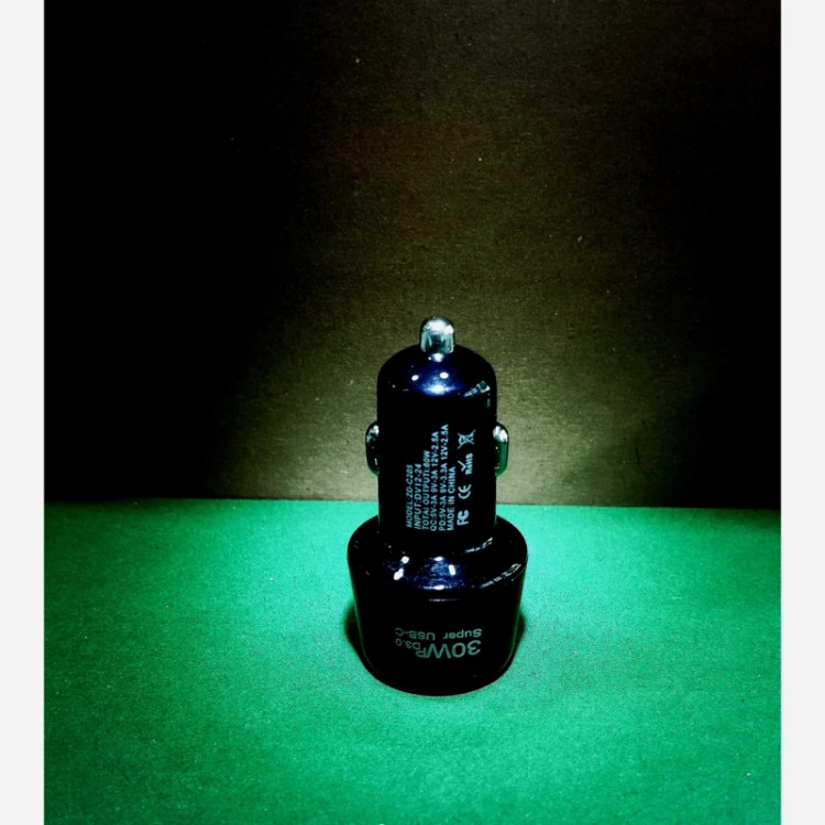 شارژر فندکی فست شارژ سوپر فست شارژر فندکی شرکتی ZD-C205 گارانتی دار دو خروجی 30w و 20W همراه دو کابل میکرو تایپ سی