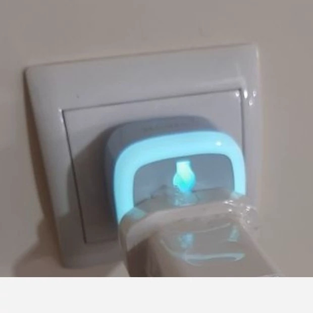 محافظ برق و مبدل 3 به 2 هادرون مدل A10 با گارانتی مادام العمر شرکتی برند هادرون تبدیل 3 به 2 چراغدار هادرون مدل A10-1