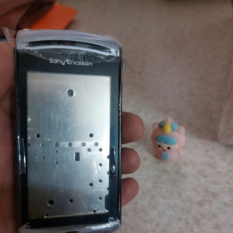 قاب ویواز سونی اریکسونSony Ericsson Vivaz ویواز با شاسی کامل قاب و شاسی کامل گوشی Sony Ericsson Vivaz اصل کره جنس عالی