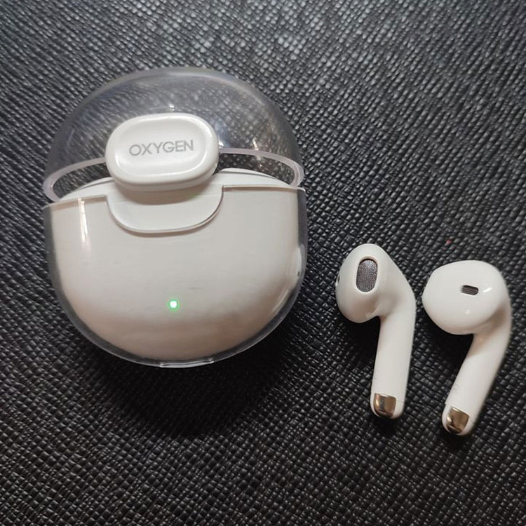 هدغون بلوتوثی مدل air pods m19 بدون قابلیت نویز کنسلینگ، درگاه شارژ microUSB، دارای کنترلر لمسی روی گوشیها، امکان استفاده از محفظه شارژ به عنوان پاور بانک