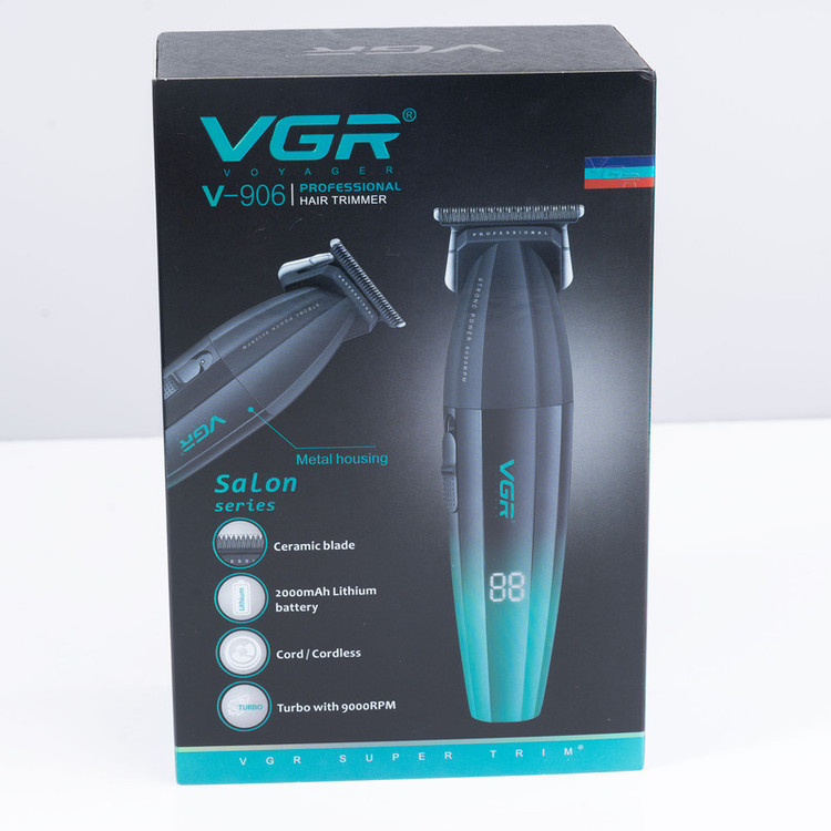 ماشین اصلاح موی سر و صورت وی جی آر مدل V-906 با تیغه سرامیکی پوشش DLC، موتور 9000 دور در دقیقه، باتری 2000 میلیآمپر ساعت با 240 دقیقه عمر شارژ، صفحه نمایش LED، طراحی ارگونومیک و مقاوم، قابلیت صفرزن، خط زن و حجم زن